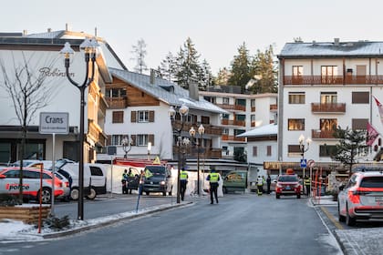 Suiza: decenas de muertos por un incendio en una lujosa estación de esquí
(Alessandro della Valle/Keystone via AP)