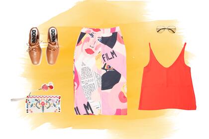 Sumamente alegre, esta falda vibra aún con más fuerza y frescura combinada con una blusa de color fuerte