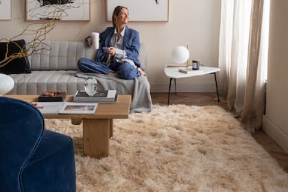 Sumar una alfombra puede hacer una diferencia enorme en el clima de un ambiente.