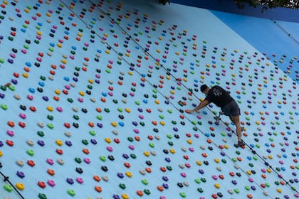Sumaron áreas de juego con tomas de escalada