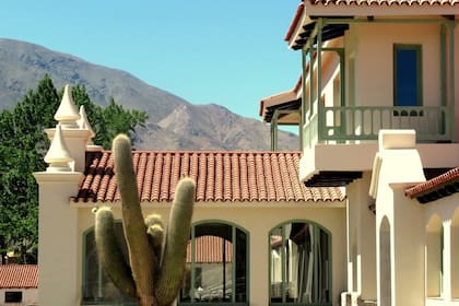 Sumergido en la naturaleza: el Hotel Huacalera