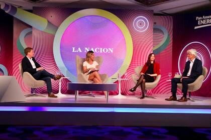 Federico Barni (Navent), Carla Quiroga (LA NACION), Julia Domeniconi (GCBA) y Gian Carlo Aubry (Nestlé)