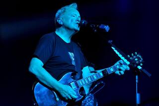 Bernard Sumner: “La Mánchester en la que crecí no existe más, es un basurero”