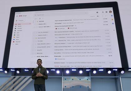 Sundar Pichai, CEO de Google, durante el anuncio de las respuestas inteligentes de Gmail en la conferencia de desarrolladores de la compañía en 2018