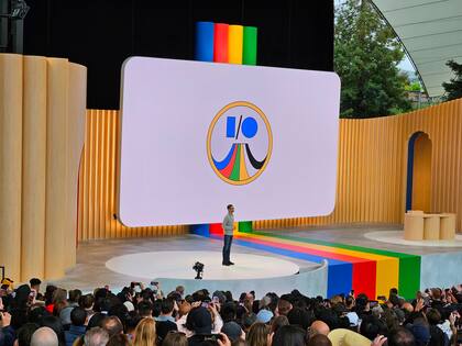Sundar Pichai en el escenario del Google I/O 2023