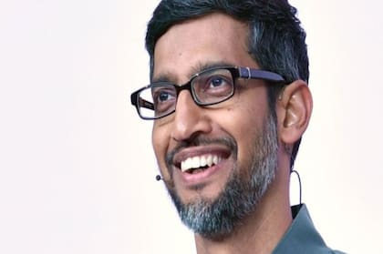 Pichai tiene un salario anual de US$2 millones pero su plan de compensaciones incluye US$240 millones en acciones y opciones