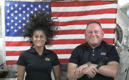 Sunita Williams y Butch Wilmore, los dos astronautas varados en la Estación Espacial Internacional
