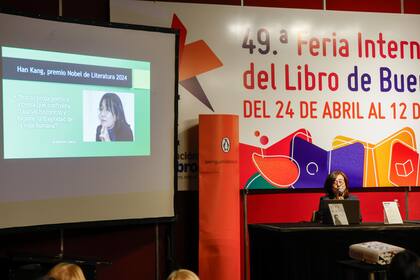 Sunme Yoon recorrió la obra de Han Kang y dio su interpretación "diferente a la de los críticos"