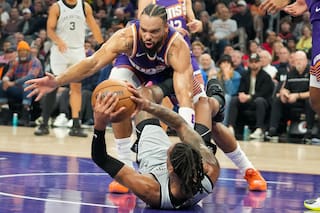 Suns logran tercera victoria consecutiva tras vencer 111-102 a Spurs y frenan racha de triunfos