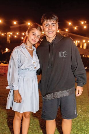 Superenamorado, Benjamín posa con su novia Sofía Gramajo.