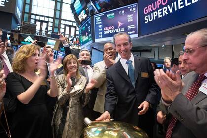 Supervielle toca la campana de inicio de las cotizaciones, ayer en Nueva York