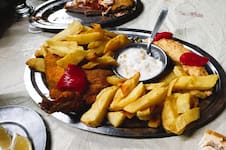 Suprema a la Maryland, el origen y la receta original del plato ochentoso más controvertido de la cocina porteña