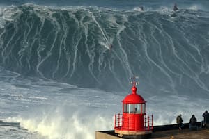 Los cazadores de las olas más salvajes del mundo