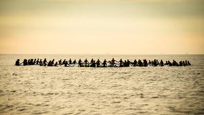 Surfistas homenajearon al inventor del traje de neoprene, Jack O`Neill.