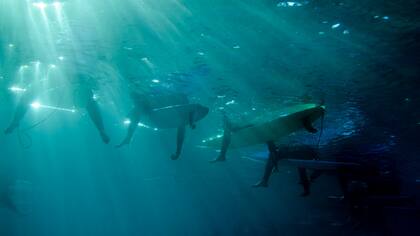 Surfistas homenajearon al inventor del traje de neoprene, Jack O`Neill.