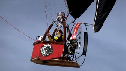 Surfistas homenajearon al inventor del traje de neoprene, Jack O`Neill.