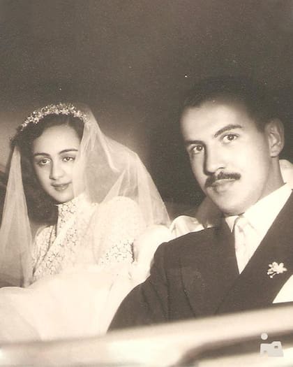 Suria Salfity y Pedro Manzur el día de su casamiento, el 20 de febrero de 1954. Él soñaba con elaborar vino en la Quebrada de Humahuaca.