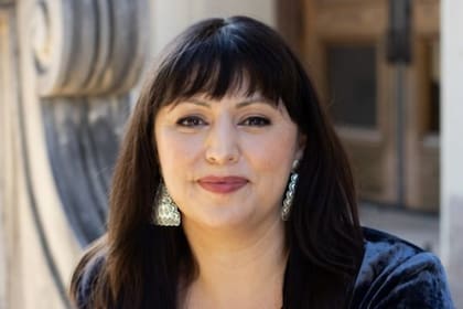 Sus áreas de investigación incluyen estudios de comunidades latinas, inmigración y la historia de violencia y policía