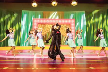 "Sus coreos no son megaperfectas; son para divertirse", opina el cineasta de las célebres coreografías de la diva italiana