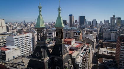 Sus dos bellas torres cupuladas sobresalían en el cielo porteño y en 1914 el edificio podía apreciarse desde distintos rincones de Buenos Aires