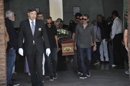 Sus familiares y amigos lo despidieron con recuerdos y sentidas palabras; sobre el féretro, colocaron la infaltable camiseta del club de sus amores: Boca Juniors