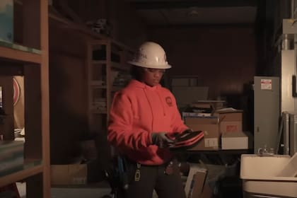 Sus familiares y amigos no esperaban un cambio tan alejado del diseño y la música