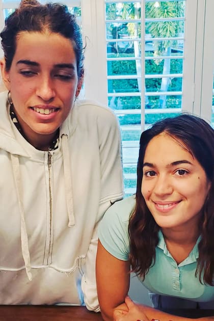 Sus hijas Antonella y Agostina, frutos de su anterior relación con la actriz Claribel Medina. Desde hace unos meses, Antonella dejó por un tiempo su carrera como bióloga para dedicarse de lleno al alpinismo, mientras que Agostina, actriz y cantante, decidió probar suerte de Miami.