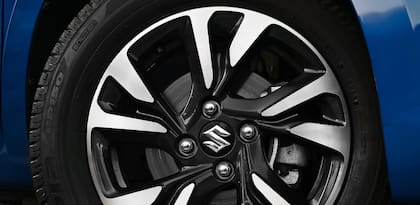 Sus llantas son de aleación de 15"