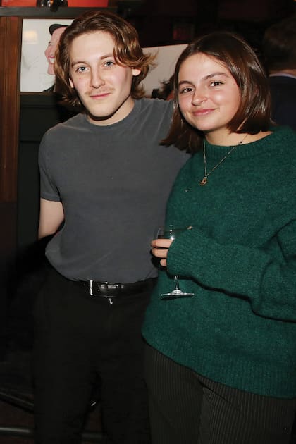 Sus otros dos herederos,
James Wilkie y Tabitha Hodge