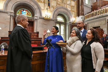 Sus padres, inmigrantes colombianos, fundaron una organización comunitaria y lucharon por el reconocimiento de la doble ciudadanía binacional