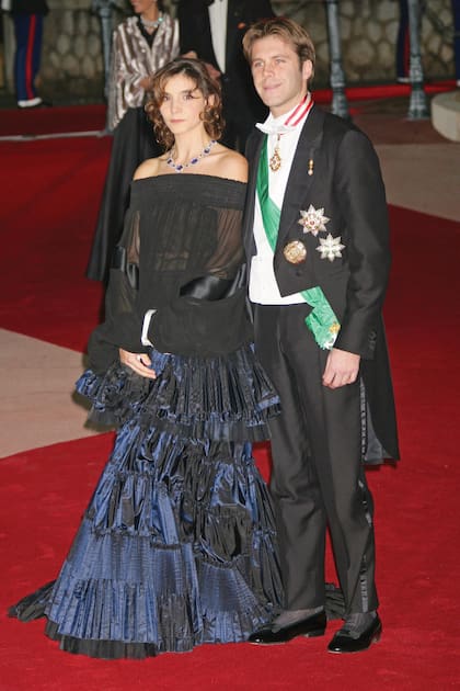 Sus padres, los príncipes Manuel Filiberto y Clotilde, en 2005, en la gala por la asunción al trono del príncipe Alberto de Mónaco.