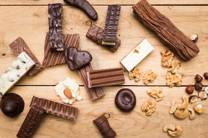 Sus recomendados son el milhojas de chocolate con dulce de leche; el relleno de crema con guindas orgánicas, el chocolate con uvas sultaninas al cognac, el mantecol casero y las tabletas con vodka y nueces.