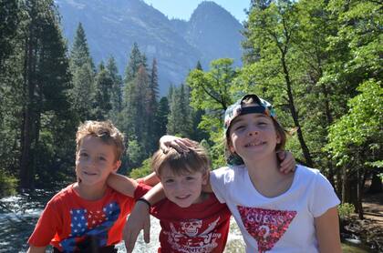 Sus tres hijos en Yosemite.