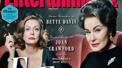 Susan Sarandon caracterizada como Bette Davis y Jessica Lange como Joan Crawford en la tapa de Entertainment Weekly