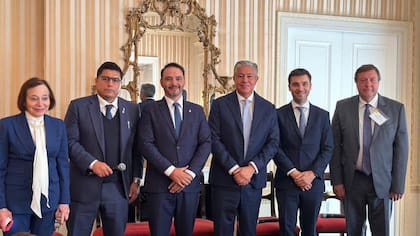 Susan Segal, Claudio Vidal, Juan Pablo Valdés, Rolando Figueroa, Ignacio Torres y Weretilneck