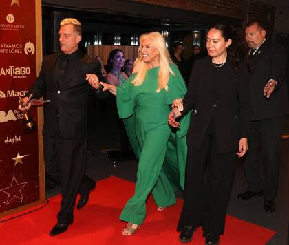 Hora de partir, antes de que termine la ceremonia y con su Martín Fierro, Susana Giménez se fue de la Usina del Arte