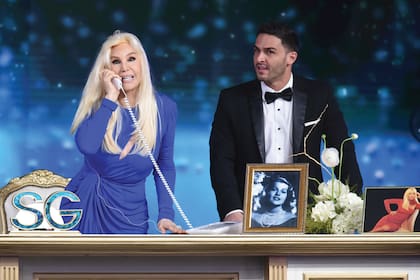 Susana Giménez atendió su teléfono en plena ceremonia para hacer un sorpresivo anuncio: vuelve el domingo 15 de septiembre a la televisión.