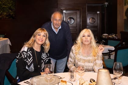 Susana Giménez con sus amigos Teté Coustarot y Gustavo Yankelevich