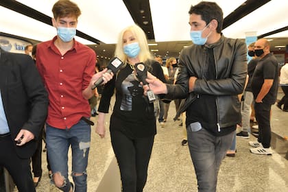 Susana Giménez dialogó con los periodistas que esperaban su arribo en el Ezeiza