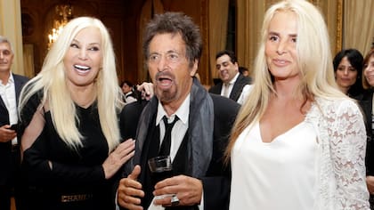 Susana Giménez, su hija y Al Pacino, en la embajada de los Estados Unidos