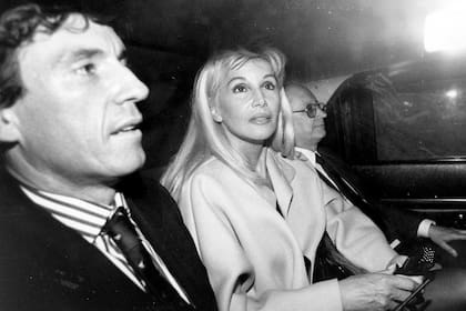 Susana Giménez y Huberto Roviralta saliendo de tribunales