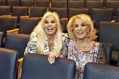 Susana Giménez y Mirtha Legrand en el teatro Tronador