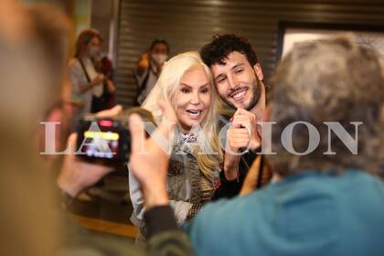 Susana Giménez y Sebastián Yatra cantan en el Subte