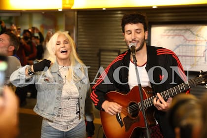 Susana Giménez y Sebastián Yatra cantan en el Subte
