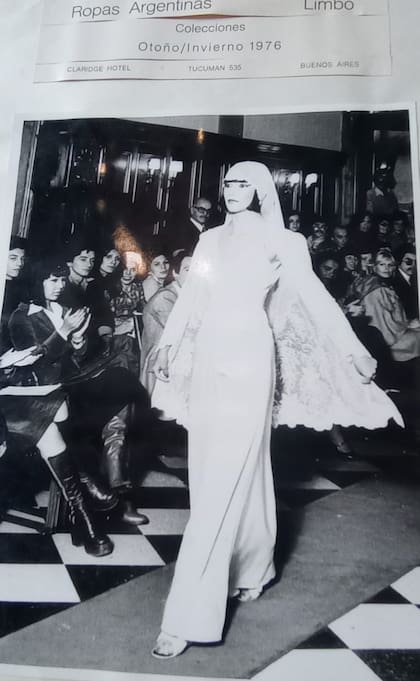 Susana Romero, con traje de novia, presentado la colección de Ropas Argentinas de 1976, de Juan Risuleo