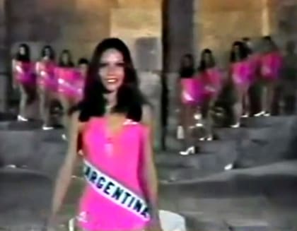 Susana Romero representando a la Argentina en Miss Universo