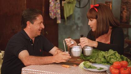 Susana y el entonces gobernador bonaerense Eduardo Duhalde, en el sketch, en 1999