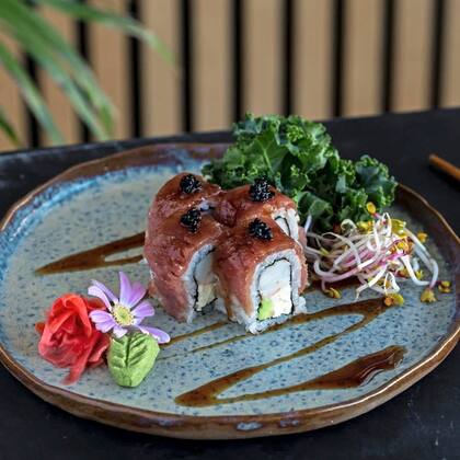 Sushi moderno, que también cuenta con opciones tradicionales