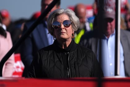 Susie Wiles en un evento de campaña del candidato republicano Donald Trump en Lititz, Pensilvania, el 3 de noviembre de 2024.