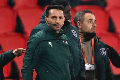 Sebastian Coltescu, cuarto árbitro del partido entre PSG y Istambul Basaksehir, se habría referido en términos racistas al asistente técnico de los turcos, Pierre Webó. Ambos equipos, en protesta, decidieron abandonar el campo de juego.